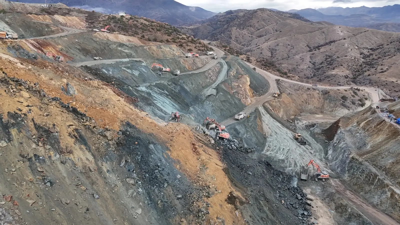 Göçük altında kalan şantiye müdürü 21 gündür aranıyor