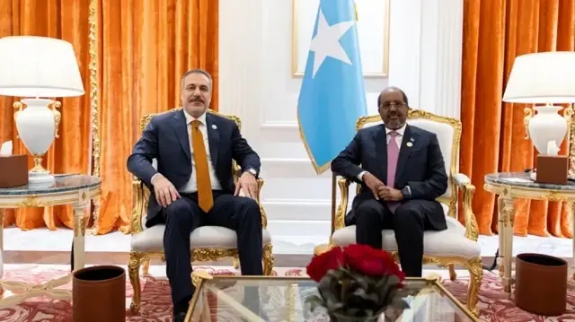 Turkish foreign minister holds talks with Somali president in Doha