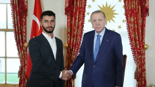 President Erdogan meets Oscar-winning director of Palestinian documentary