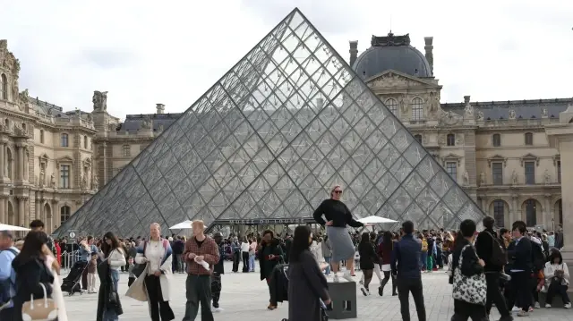 Louvre museum leak damages 400 books, sparks infrastructure concerns