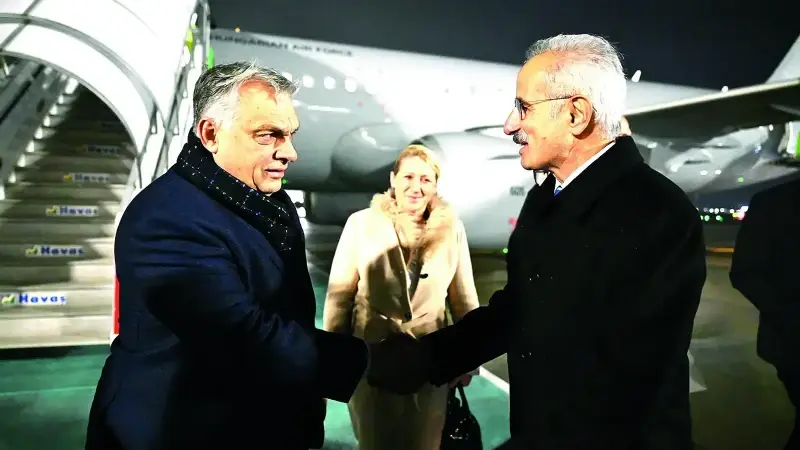 Orban’ı havalimanında Ulaştırma ve Altyapı Bakanı Abdulkadir Uraloğlu karşıladı.