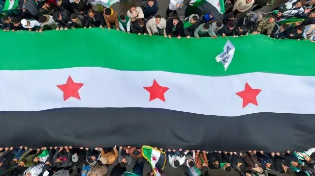 عام على انتصار الثورة.. هكذا طوى السوريون صفحة الأسد 