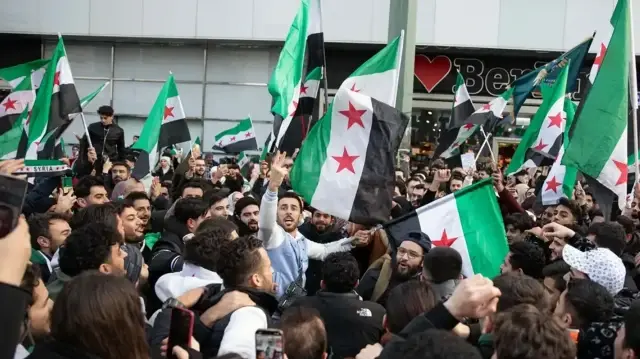 Сирийцы в Берлине празднуют годовщину свержения в Сирии режима экс-президента