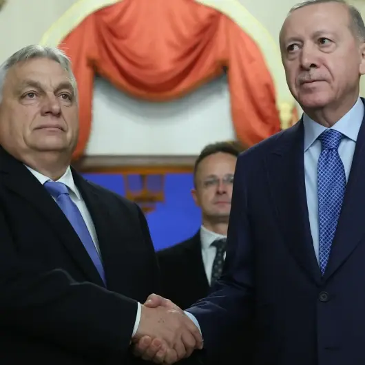 الرئيس أردوغان يقيم مأدبة عشاء على شرف رئيس وزراء المجر