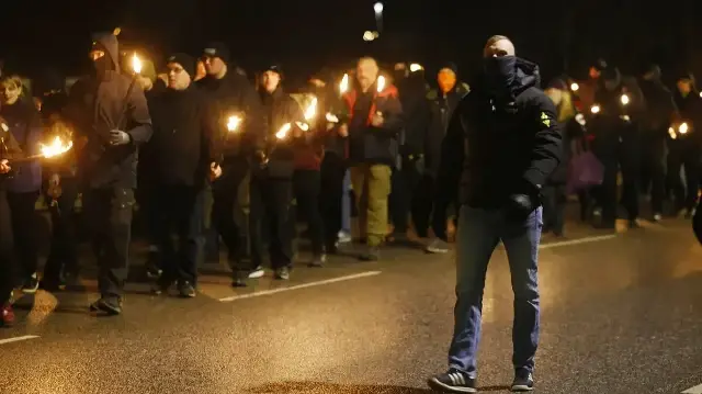 В пригороде Стокгольма Салеме впервые с 2010 года прошло факельное шествие неонацистов.