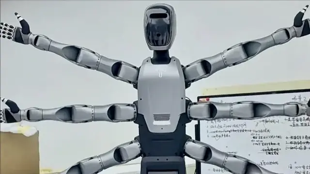 Midea представила робота Miro U 