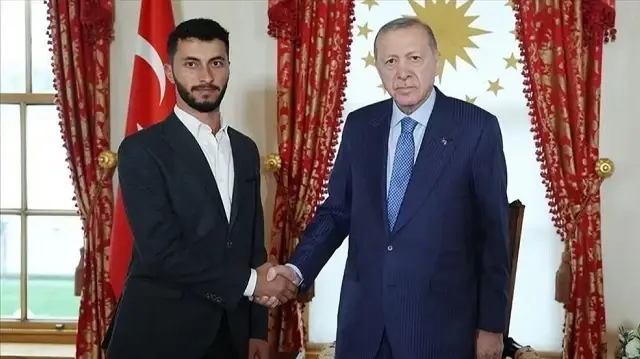 أردوغان يستقبل المخرج الفلسطيني باسل عدرا الفائز بأوسكار