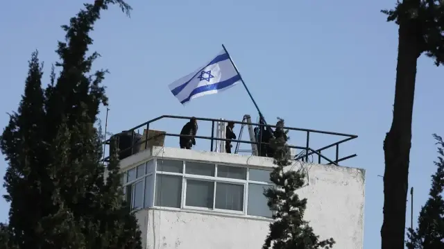 Israeli police raid UNRWA compound, replace UN flag with Israeli flag