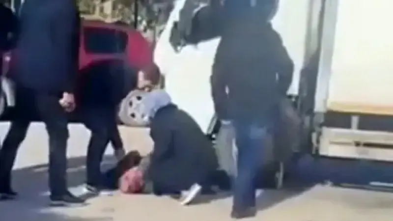 BURDUR'DA KAMYONETİN YAYA GEÇİDİNDE BİR KİŞİYE ÇARPMASI SONUCU YAYA YARALANDI.