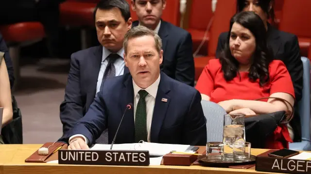 Mike Waltz, ambassadeur des États-Unis auprès des Nations Unies, s'exprime lors d'une réunion du Conseil de sécurité des Nations Unies sur le maintien de la paix et de la sécurité en Ukraine au siège des Nations Unies, le 20 novembre 2025, à New York.