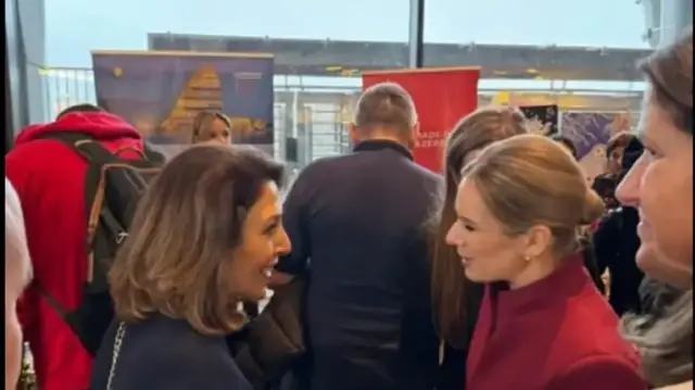 Первая леди Польши Марта Навроцкая посетила стенд Азербайджана