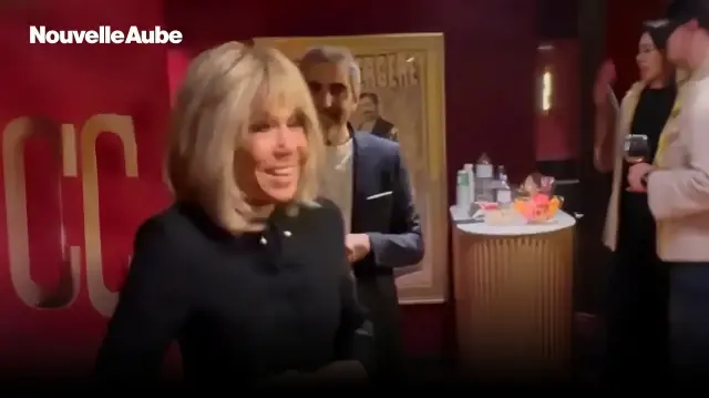 L'épouse du président français, Brigitte Macron, a qualifié de "sales connes" des militantes féministes ayant interrompu le spectacle de l'humoriste, Ary Abittan.