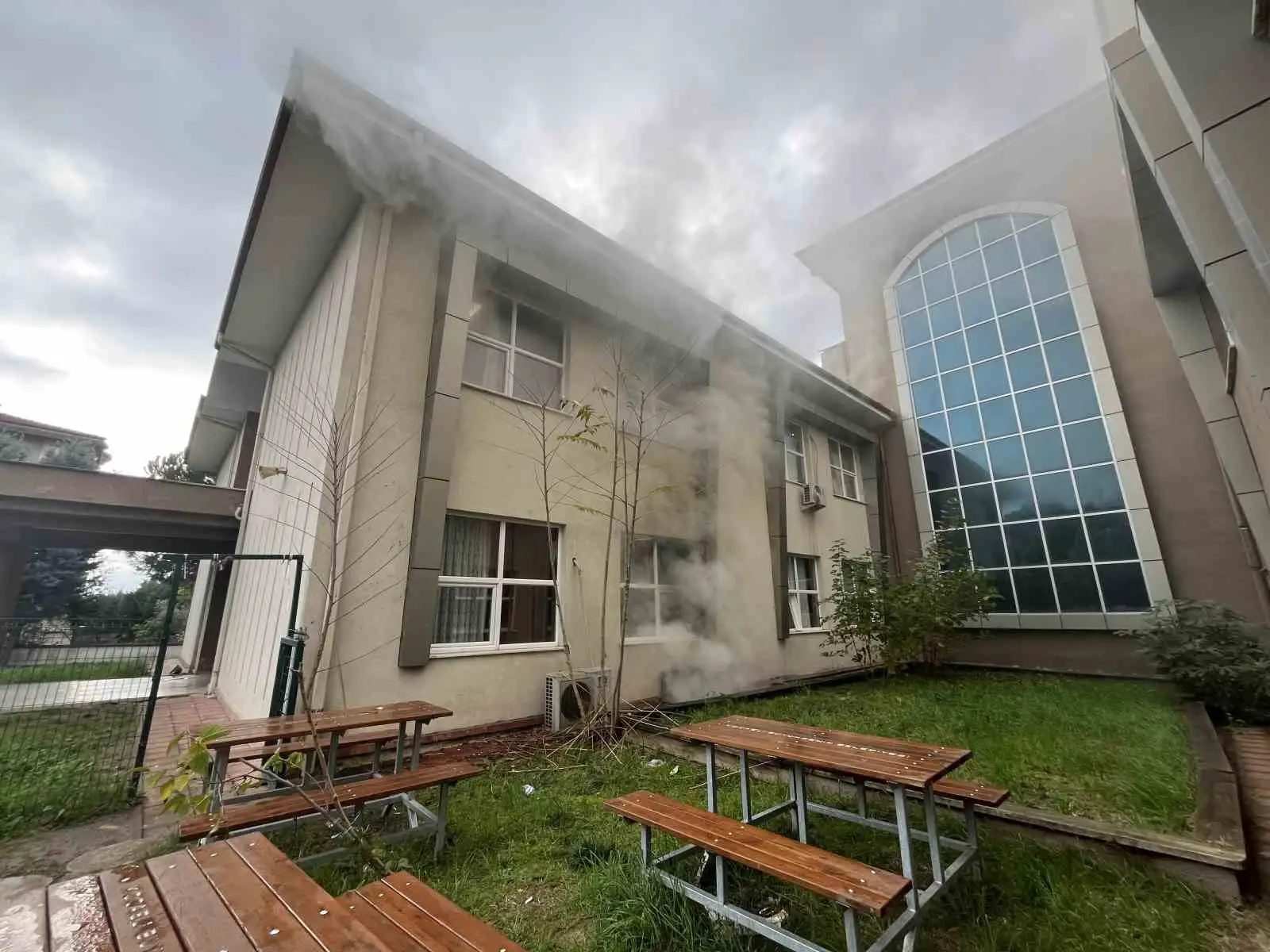 Kocaeli'de ilkokulda yangın paniği