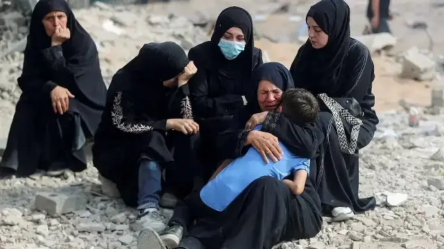 В Газе продолжаются масштабные израильские обстрелы, которые приводят к многочисленным жертвам среди мирного населения.