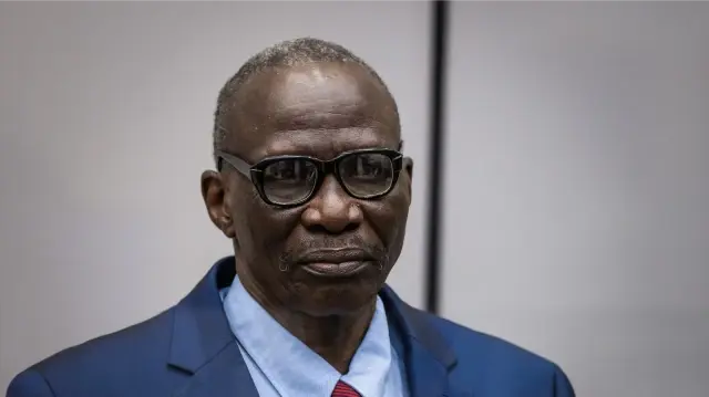 L'ancine chef de la milice Janjaweed, Ali Muhammad Ali Abd-Al-Rahman, dit Ali Kushayb, lors de son procès devant la CPI, en 2022.