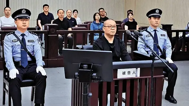 В Китае казнили экс-главу Huarong International | Фото: CCTV