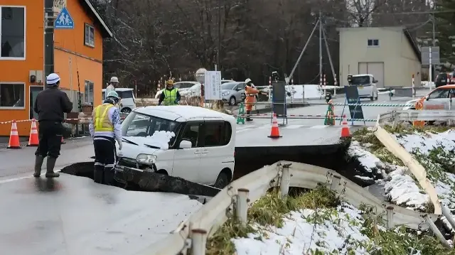 Север Японии потрясло мощное землетрясение.