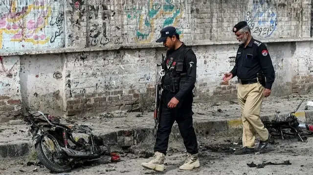 Six Pakistani soldiers killed in militant attacks near Afghan border