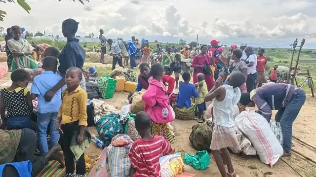 Les violences, impliquant armes lourdes et bombardements, touchent plusieurs territoires densément peuplés, notamment Uvira, Walungu, Mwenga, Shabunda, Kabare, Fizi et Kalehe.