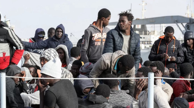 Les corps de 28 migrants ont été retrouvés dans une fosse commune en Libye, près d'un centre de détention illégal contrôlé par un réseau de trafiquants. Trois suspects ont été arrêtés.