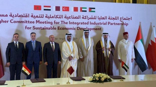 Le ministre de l'industrie et de la technologie, Mehmet Fatih Kacır (G), a participé à la réunion du haut comité du Partenariat industriel pour une croissance économique durable au Qatar, le 09 février 2025.