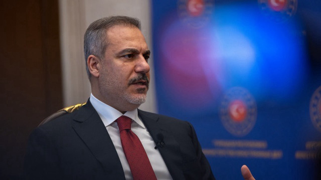 Le ministre turc des Affaires étrangères, Hakan Fidan, fait une déclaration et des commentaires sur le cessez-le-feu à Gaza et le conflit israélo-palestinien à la télévision palestinienne lors d'une interview à Istanbul en Türkiye, le 08 février 2025.