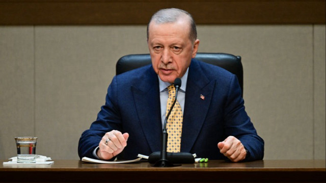 Le Président turc, Recep Tayyip Erdogan tient une conférence de presse à l'aéroport Ataturk avant sa visite en Malaisie à Istanbul en Türkiye, le 09 février 2025.