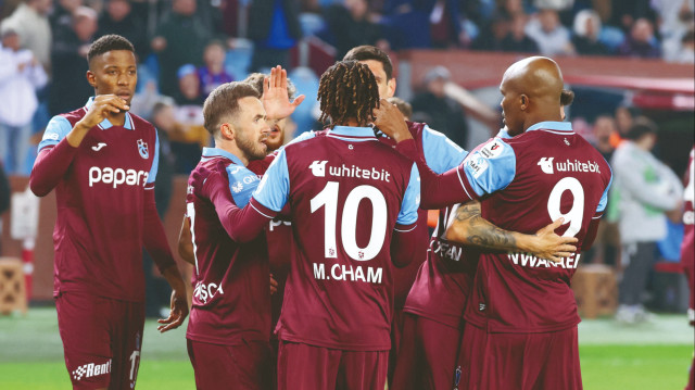 Bordo-mavililer sahadan 1-0 galip ayrıldı.