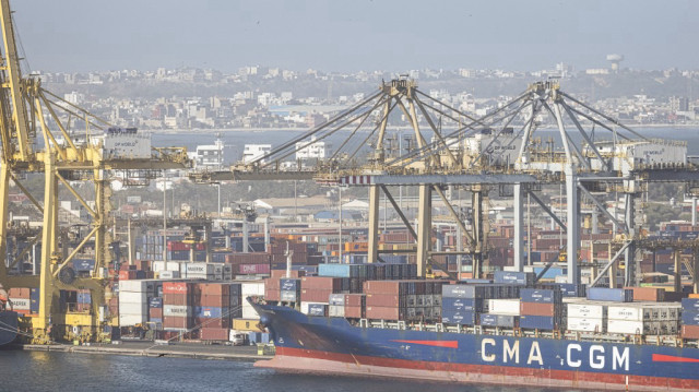 Vue générale des conteneurs au port de Dakar, le 23 janvier 2025.