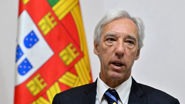 Le ministre portugais des Affaires étrangères Joao Gomes Cravinho s'adresse aux médias lors d'une conférence de presse conjointe avec le ministre ukrainien des Affaires étrangères à l'issue de leurs entretiens à Kiev, le 6 février 2024.