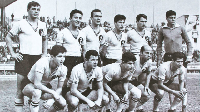 1961-1962 sezonunda Türkiye 1. Ligi’ni 13.sırada tamamlayan Aydemir Nemli yönetimindeki İstanbulspor.