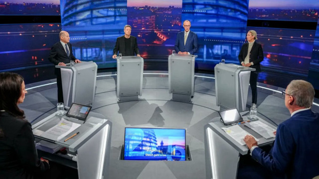 Débat électoral en Allemagne opposant le chancelier sortant social-démocrate Olaf Scholz, le dirigeant conservateur Friedrich Merz, le chef de file des Verts Robert Habeck et la figure de proue du parti d'extrême droite Alternative pour l'Allemagne (AfD), Alice Weidel.
