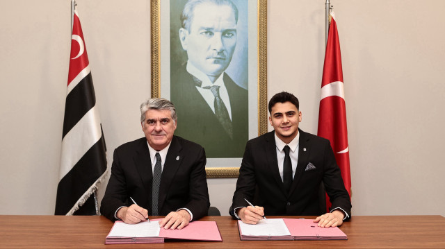 Başkan Serdal Adalı, Mustafa Hekimoğlu’na yeni dönemde üstün başarılar diledi.