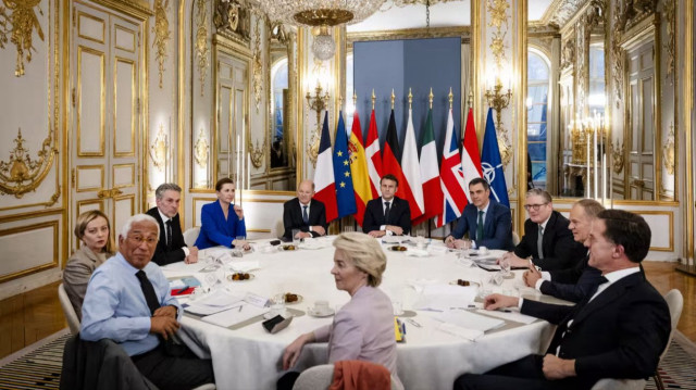 Réunion entre des dirigeants européens à Paris, en France, le 17 février 2025.