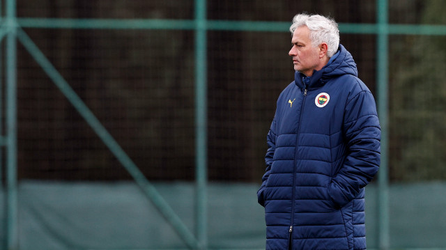Fenerbahçe'de teknik direktör Jose Mourinho idmanda.