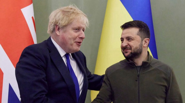 L'ancien Premier Ministre britannique Boris Johnson et le Président ukrainien Volodymyr Zelensky.