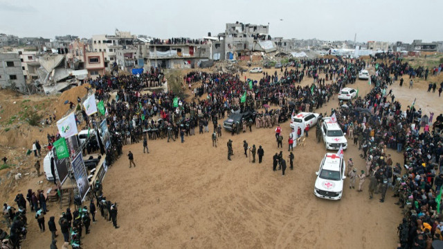 حكحومة الاحتلال تتسلم جثامين 4 من أسراها في غزة