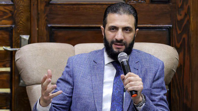 Le dirigeant intérimaire de la Syrie, Ahmed al-Sharaa, s'adressant à une réunion comprenant des fonctionnaires et des dirigeants locaux dans la ville d'Idlib, au nord-ouest du pays, le 15 février 2025.