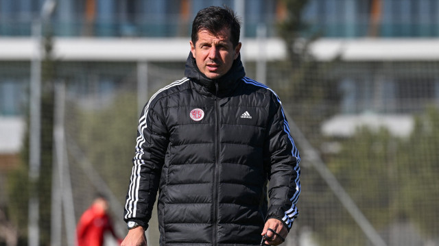 Antalyaspor Teknik Direktör Emre Belözoğlu, 1 resmi müsabakadan men edildi.