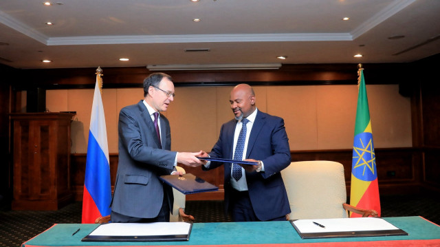 Le ministre éthiopien Belete Molla et le ministre russe du Développement économique, Maxim Reshetnikov.