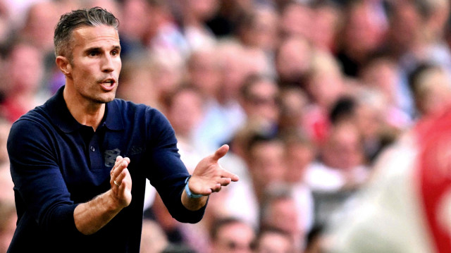 Robin van Persie ile 2027'ye kadar anlaşma sağlandı.