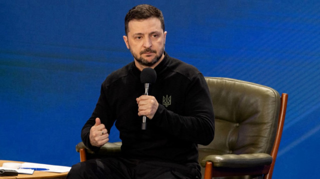 Le président ukrainien Volodymyr Zelensky s'exprime lors d'une conférence de presse conjointe au forum "Ukraine. Année 2025" à Kiev le 23 février 2025.
