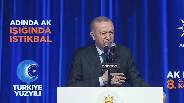 Cumhurbaşkanı Recep Tayyip Erdoğan kongre salonunda