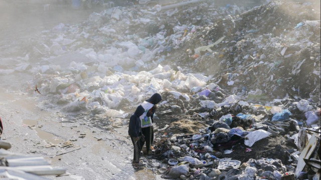 بلدية غزة: كارثة بيئية بغزة بسبب تراكم 170 ألف طن من النفايات