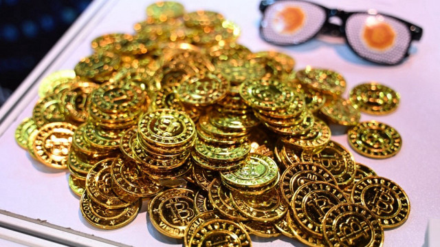 Dans ce contexte de rivalité cryptos, Hong Kong et Singapour ajustent leurs stratégies pour attirer les plateformes d’échange centralisées (CEX) tout en renforçant la protection des investisseurs. 
