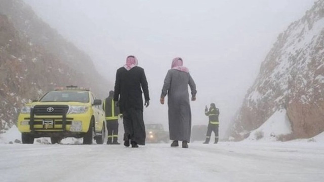 Une vague de froid frappe l'Irak, Oman, le Qatar, le Koweït, l'Arabie saoudite et l'Égypte, provoquant la fermeture des écoles et des perturbations des horaires de travail, le 24 février 2025.