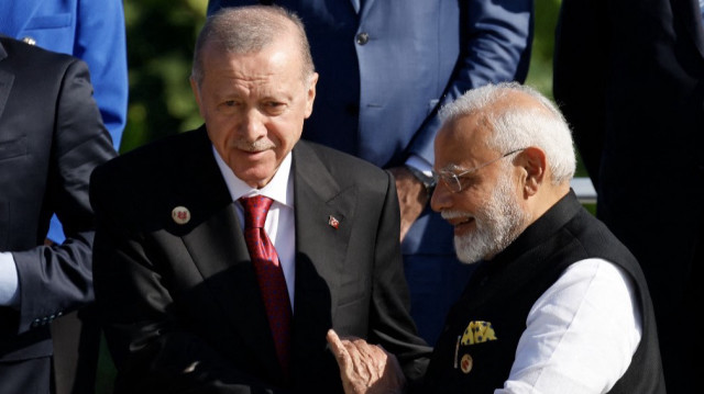 Le président turc Recep Tayyip Erdogan (G) et le Premier ministre indien Narendra Modi, le 18 novembre 2024.