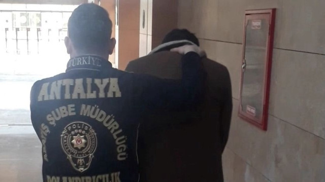Antalya'da kendisini MİT görevlisi olarak tanıtıp dolandırıcılık yapan kişi tutuklandı.