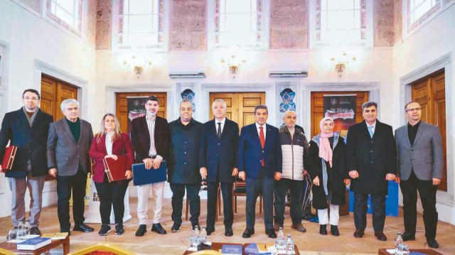 Esenler Belediyesi’nin Yazar Cihan Aktaş’a hazırlattığı “Rüzgarla İyi Geçinmek” ve “Sokaklar Unutmuyor” kitaplarının tanıtımı yapıldı.
