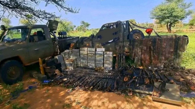  Si les assaillants n'ont pas été identifiés, le mode opératoire évoque les attaques terroristes qui frappent régulièrement le Sahel central. 
